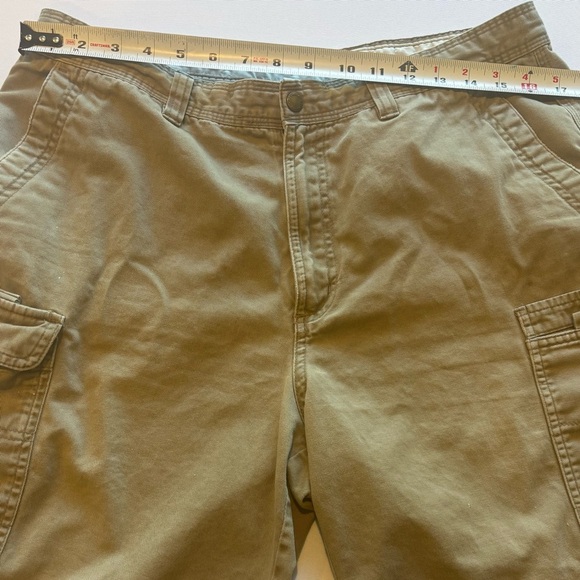 COLUMBIA Men’s Khaki Summer Cargo Shorts with lots of Pockets Size 36 Dad Shorts - Picture 6 of 12